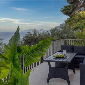 4 bedroom villa with pool by the sea, near Corfu town, sleeps 8